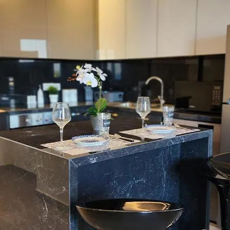 Prime Beachfront On Finikoudes Apartman