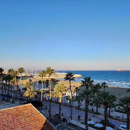 Prime Beachfront On Finikoudes Ларнака