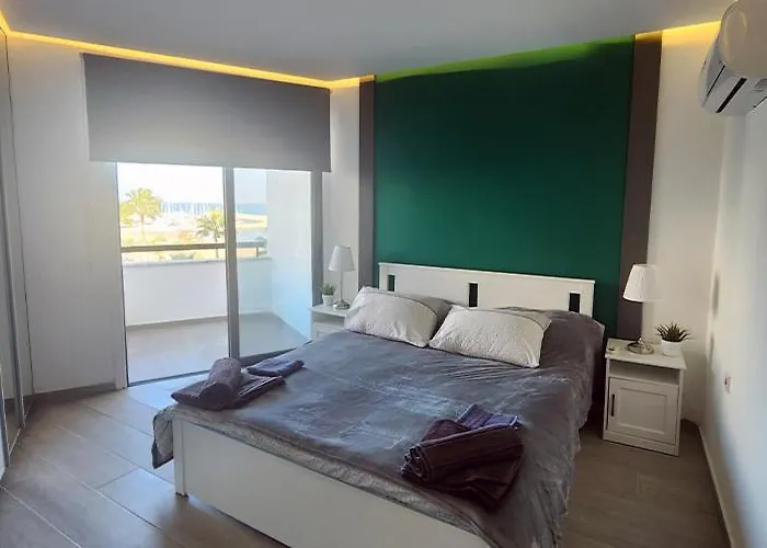 Апартаменти Prime Beachfront On Finikoudes