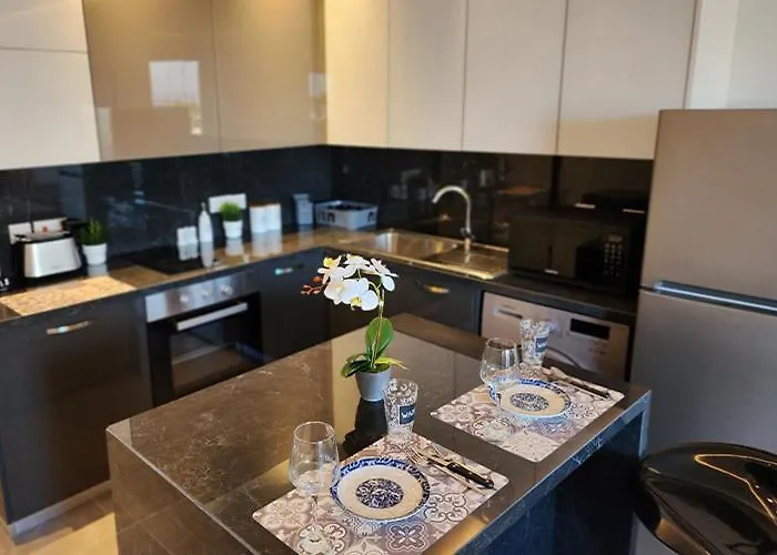 Prime Beachfront On Finikoudes Apartment *