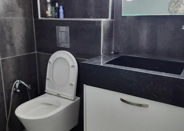 Prime Beachfront On Finikoudes Apartament *