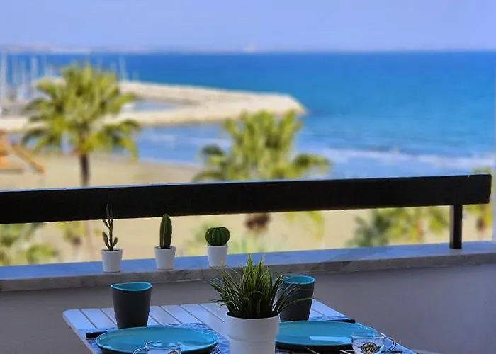 Prime Beachfront On Finikoudes * Larnaca