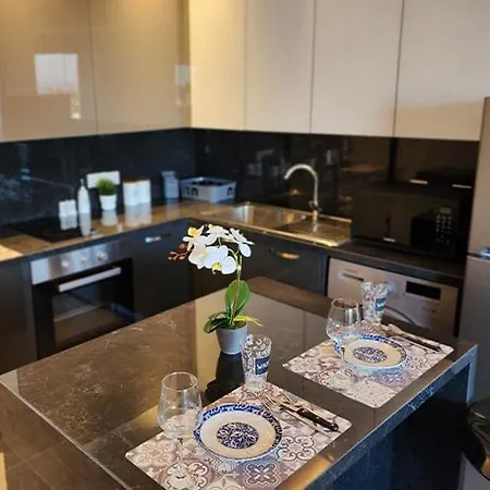 Prime Beachfront On Finikoudes Apartament *