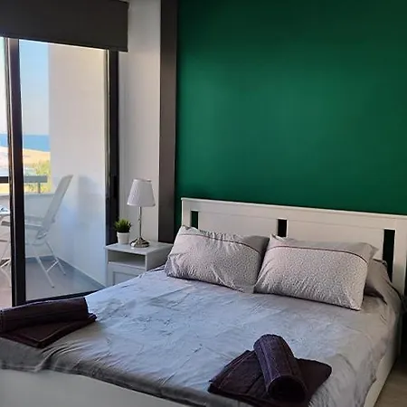 Prime Beachfront On Finikoudes Apartament *